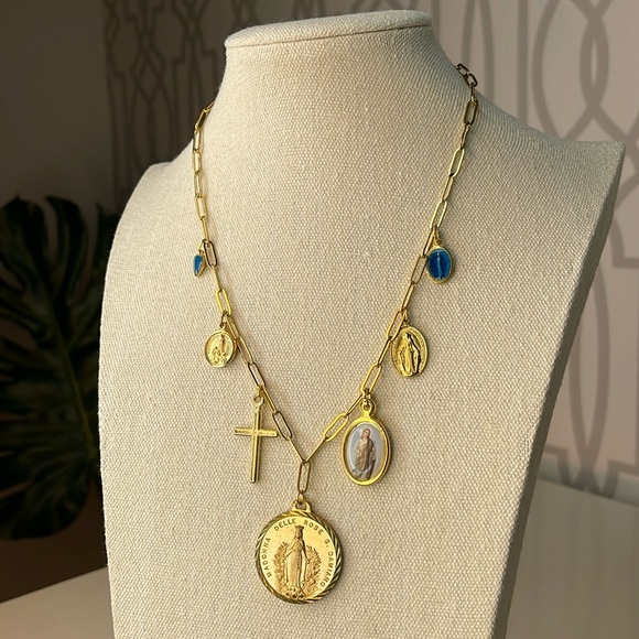 Super antique saints charms on an 18kt Gold plated 18.5” chain - Picture 3 of 8